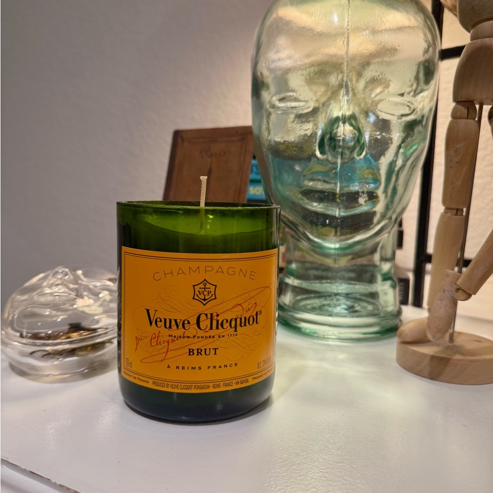 Veuve Clicquot Candle - Picture 4 of 5